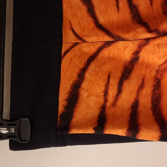 Blackmilk Tiger Stripe Crop Leggings - Picture 10 of 14